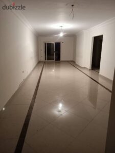 24,000 ج.م شقـة سكـنى او ادارى بـ زيزينيا 175 م – خطـوات مـن أبــو قيــر