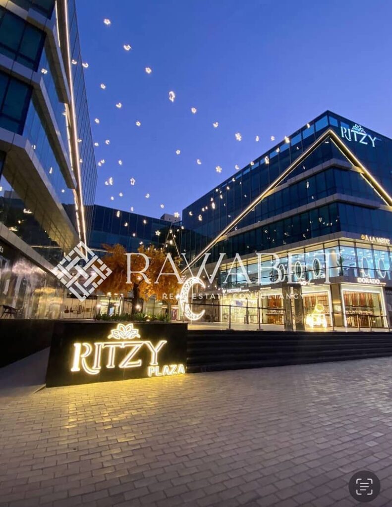 مكتب للايجار في مول ريتزي ٦٦م متشطب بالكامل بالتكيفات الدور الرابع مساحه مفتوحه تصلح للتقسيم 2 مكتب و استقبال - حمام - أوفيس   تشطيب كامل 0