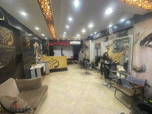 25,000 ج.م بيوتي سنتر للايجار مفروش ومجهز بالكامل بموقع متميز خدمي محوري بي اللبيني هرم