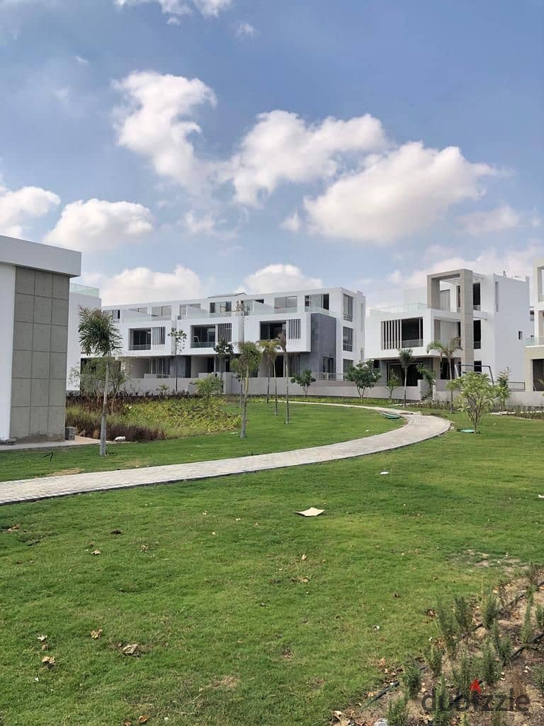 تاون هاوس فيو بحيرة للبيع في جولز بجوار نيو جيزة 0