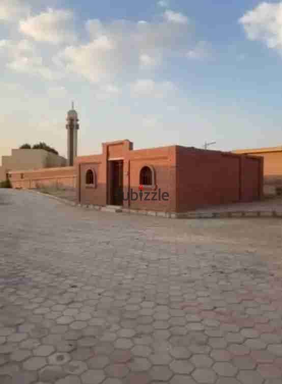 مقبره للبيع في مقابر مدينة نصر محور المشير مرخصه من القوات المسلحه   بيتم تنازل نقل ملكيه من المالك مباشره مدفن بمساحة  40 متر جاهز علي المفتاح استلام فوري 0