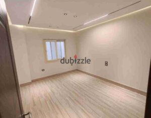 22,000 ج.م مقر إداري للإيجار 200م في محطة الرمل قريب من البحر